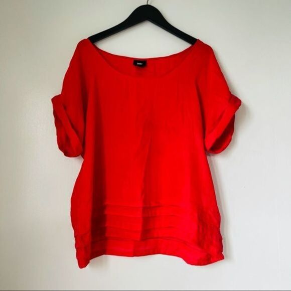 Red Blouse with Cuff Hem Short Sleeves - Picture 3 of 7